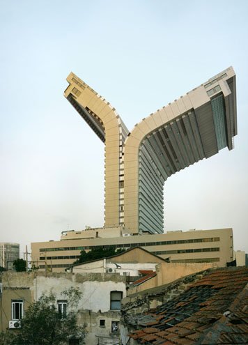 Fotógrafo transforma edifícios em estruturas que desafiam as leis da física
