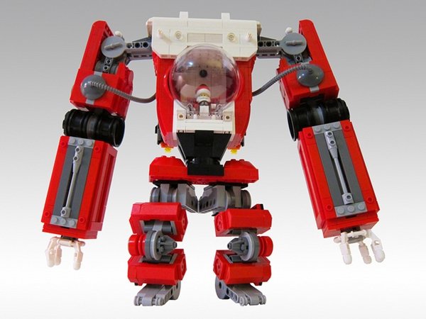 Artista usa LEGO para criar boneco de Papai Noel dentro de robô gigante