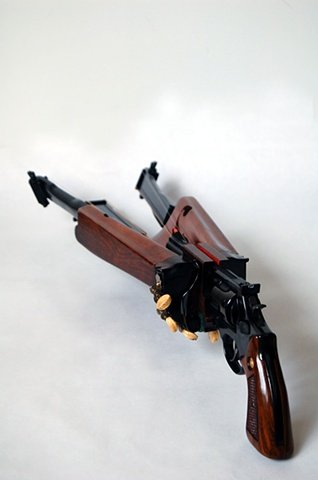 Seis tiros, seis cordas: instrumento musical ou arma mortal?