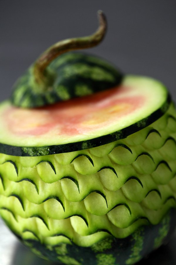 Fotógrafo cria esculturas com comida