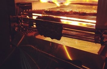 Máquina de fazer hambúrguer produz 400 lanches por hora