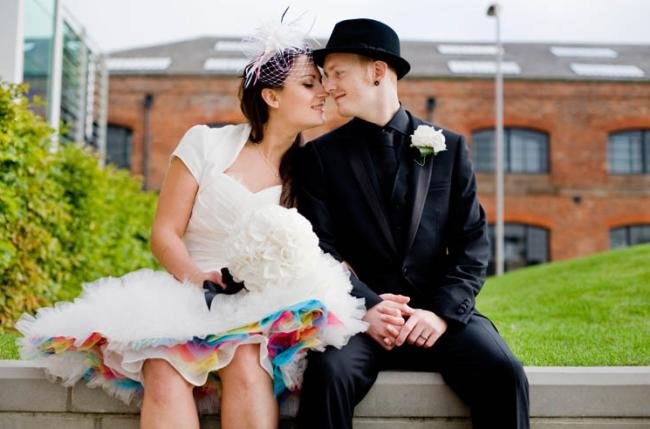 Casamento criativo teve como tema o sistema de cores CMYK