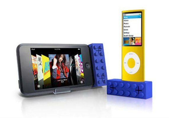 A LEGO criou um rádio e tocador de cd em forma de um bloco gigante. Fonte: Divulgação
