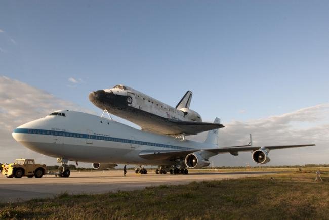 Ônibus espacial Discovery se prepara para sua última viagem