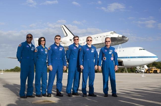 Ônibus espacial Discovery se prepara para sua última viagem
