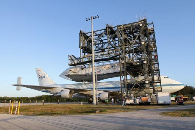 Ônibus espacial Discovery se prepara para sua última viagem