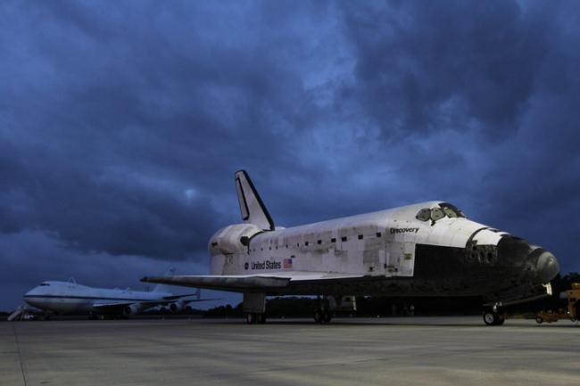 Ônibus espacial Discovery se prepara para sua última viagem