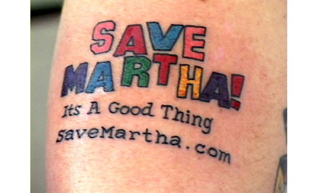 Você tatuaria um anúncio no seu corpo? E se a marca deixar de existir?
