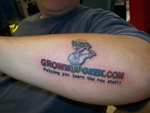 Você tatuaria um anúncio no seu corpo? E se a marca deixar de existir?